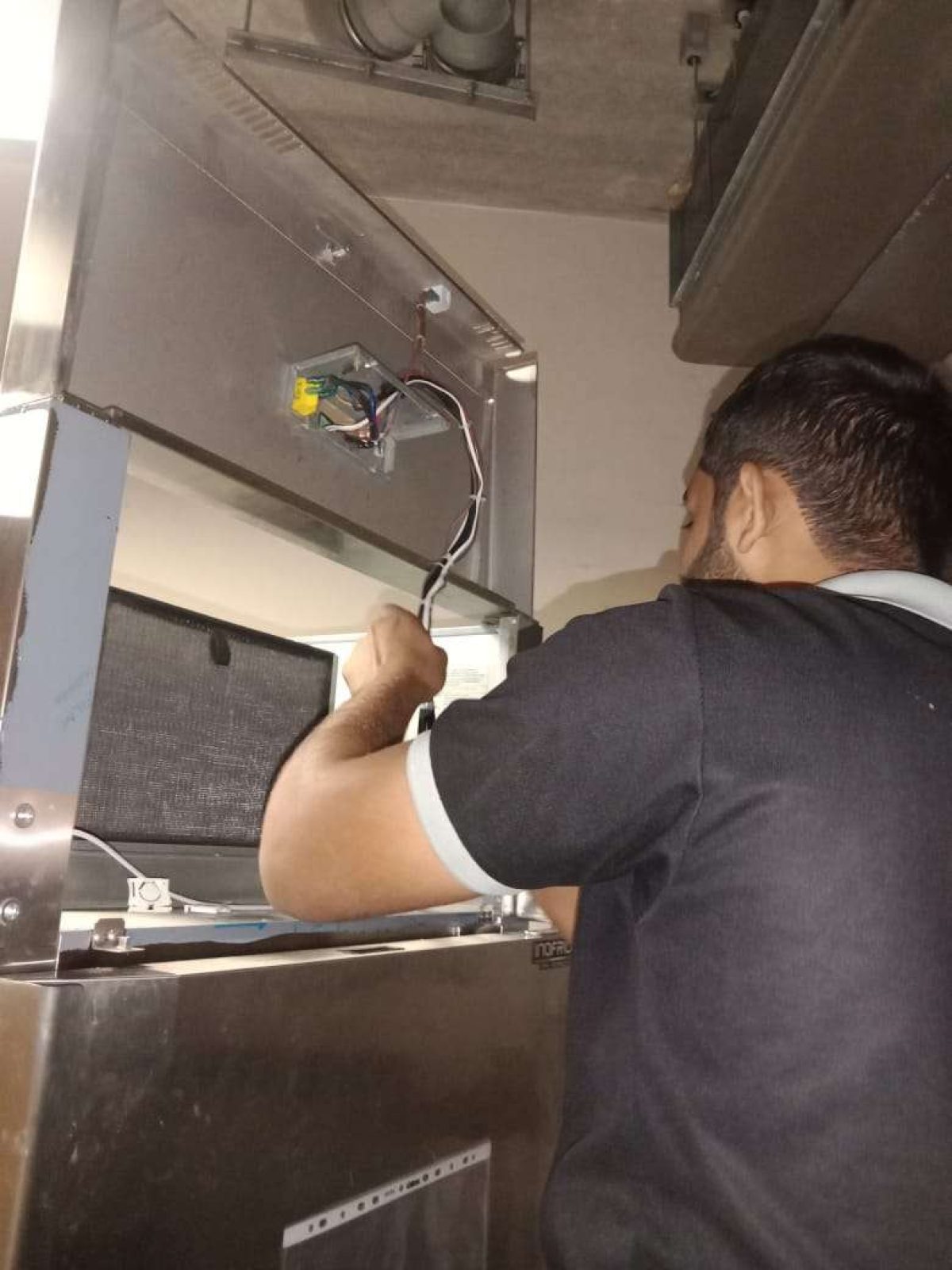 office-ac-installation-dubai